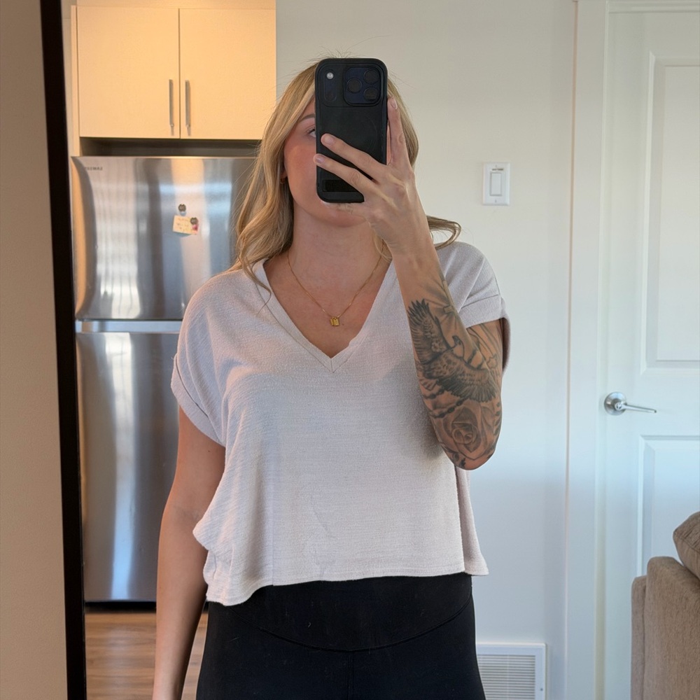 Aritzia Light Pink V-Neck Cropped Tee